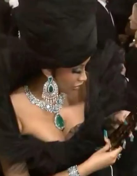 Cardi B fans concerned about her safety after leak phone screen Met Gala livestream 4