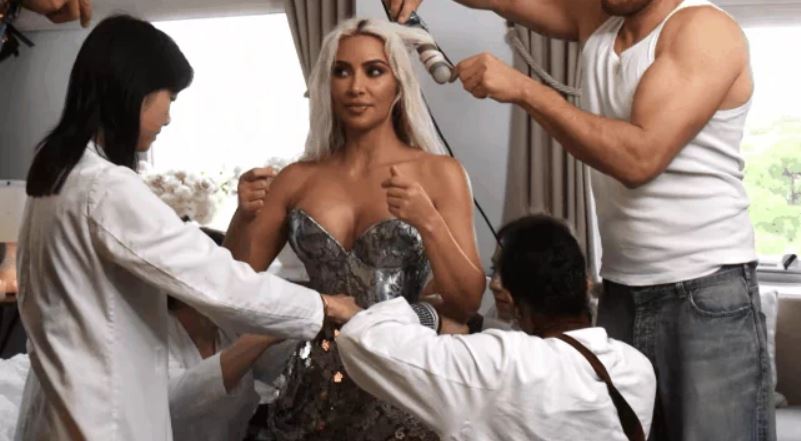 Behind-the-scenes footage reveals Kim Kardashian's 'pain is beauty' experience at Met Gala 7