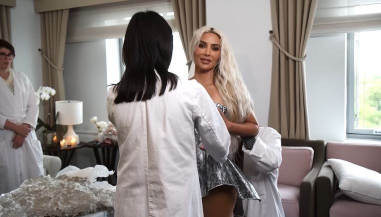  Kim Kardashian struggles to breathe in controversial Met Gala look 4