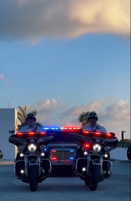 Miami Beach Police Department recruits employees with $250,000 Rolls-Royce patrol car 3