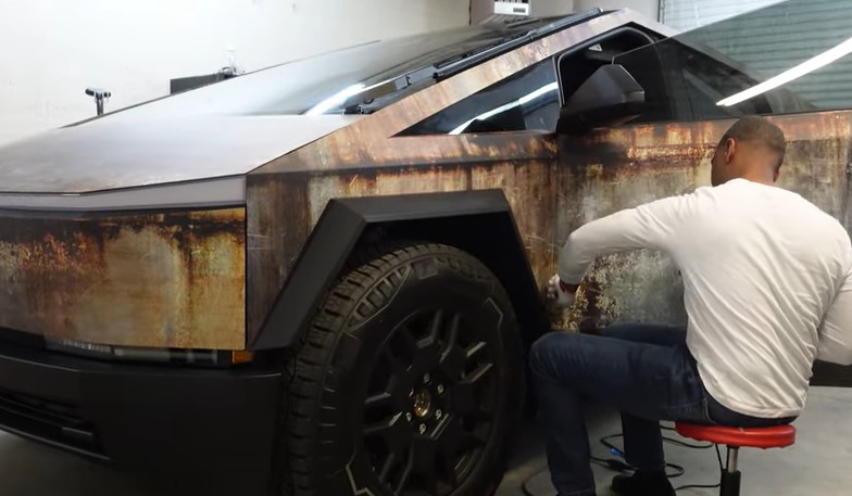. The Tesla Cybertruck wrapped in rust is attracting attention for its unique and surprising look. Image Credits: WhipAddict