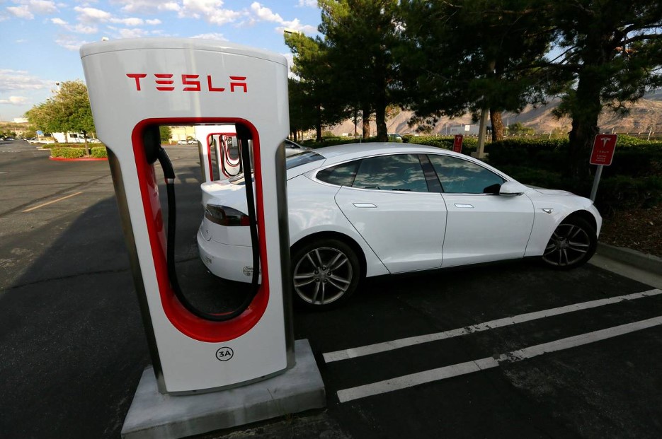 Some drivers expressed a desire for lighter electric cars, comparing their current weight to that of large SUVs.  Image Credits: Getty