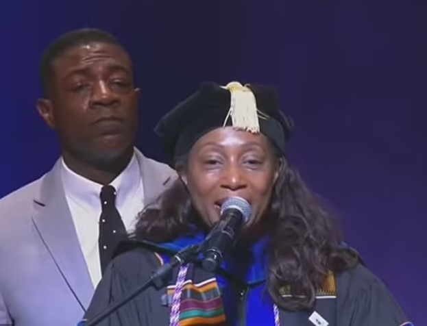 Howard University Graduation forced to cancel mid-ceremony due to chaos 8