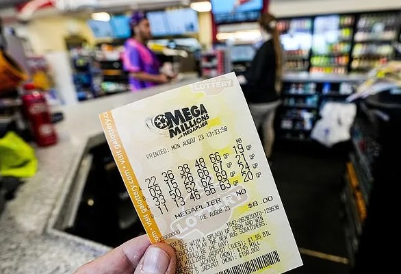 Lottery winner was accused by family of lying about sharing $1 billion in windfall 2
