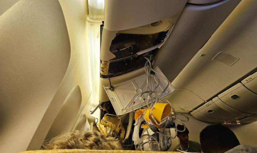 Passenger shared a harrowing experience onboard Singapore Airlines encountering severe turbulence 6