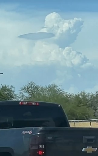 Public fear after capturing a UFO hovering in the sky 1