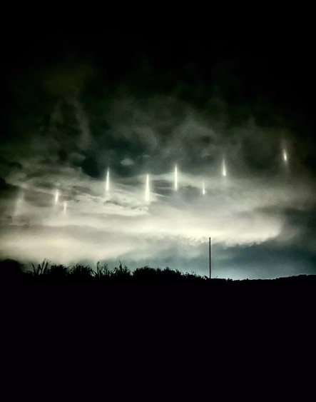 Nine pillars of light captured in the night sky spark concerns of alien abduction 4