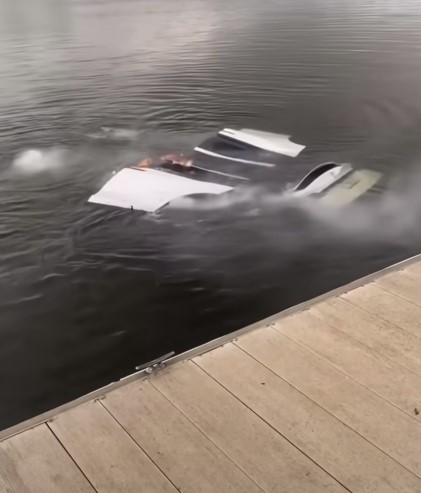 Tesla Model X catches fire after being fully submerged in unexpected accident 3