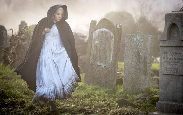 Woman stunned after spotting 'ghost woman' at graveyard 4