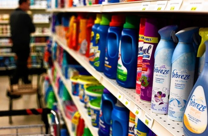 People are just realizing the proper spelling of the famous odor freshener: 'Febreze' or 'Febreeze'? 7