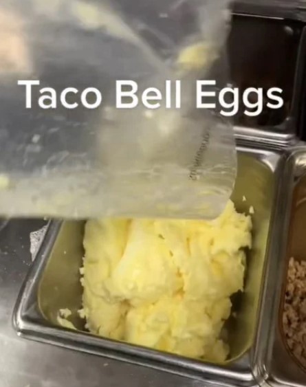 Viwers vowed never to eat Taco Bell's egg again after witnessing worker reveal how they cook their eggs on the breakfast menu. Image Credits: @howfoodismade/Tiktok