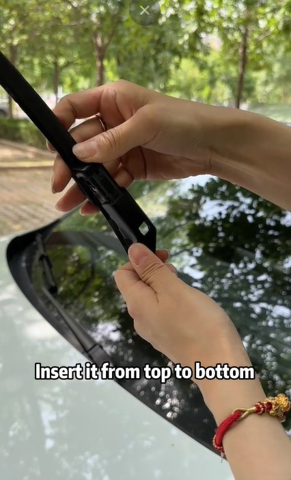 People are just spotting the hidden button to fix wiper blades  3