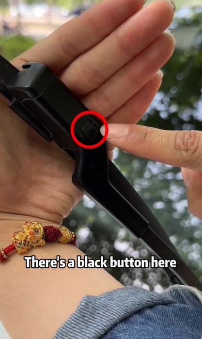 People are just spotting the hidden button to fix wiper blades  4