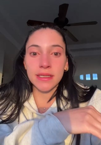 Woman breaks down in tears after blasting New York dating: 'It f***ing sucks' 2