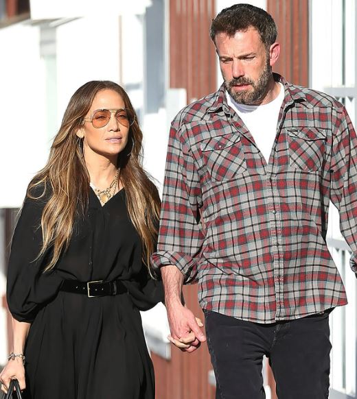 Ben Affleck and Jennifer Lopez spotted sharing an awkward kiss during latest outing amid divorce speculations 6
