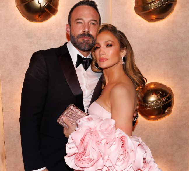 Ben Affleck and Jennifer Lopez spotted sharing an awkward kiss during latest outing amid divorce speculations 7