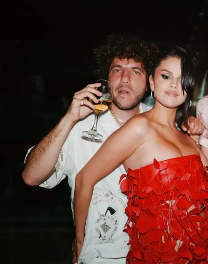 Selena Gomez opens up about fans criticizing her relationship with Benny Blanco 4