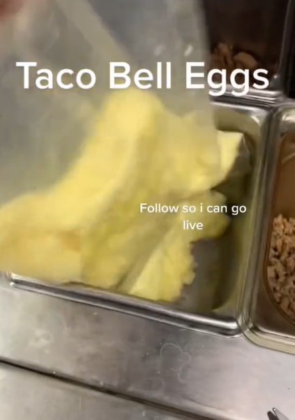 Customers vow never to eat again after a Taco Bell employee reveals how they cook their eggs.  Image Credits: @howfoodismade/Tiktok