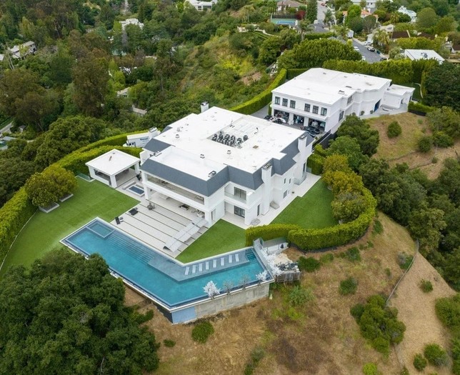 Jennifer Lopez and Ben Affleck sell their $60 Million home amid divorce rumors 2