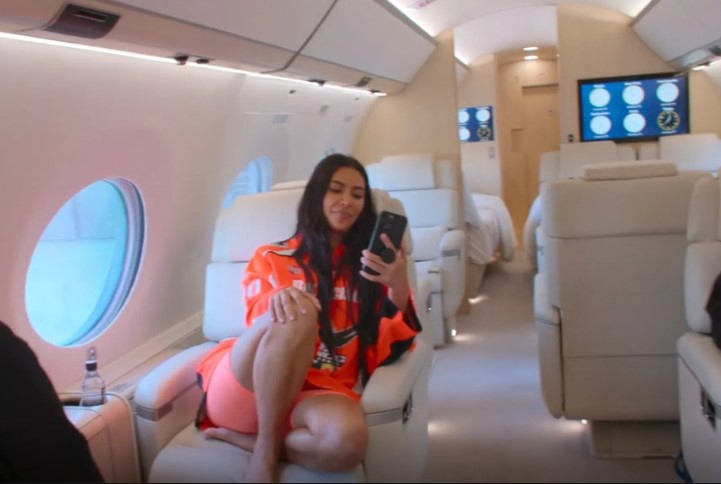 Kim Kardashian criticized for using a private jet to fly to Paris solely for a slice of cheesecake 4