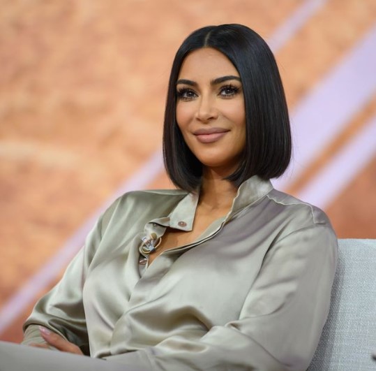 Kim Kardashian criticized for using a private jet to fly to Paris solely for a slice of cheesecake 3