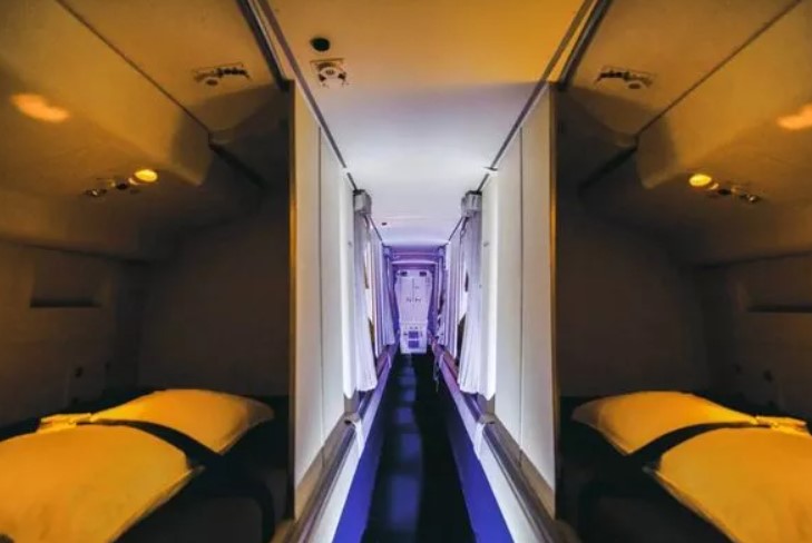 People are just realizing why you never see secret hidden rooms on long-haul flights 4