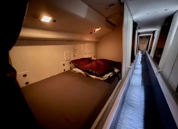 People are just realizing why you never see secret hidden rooms on long-haul flights 2