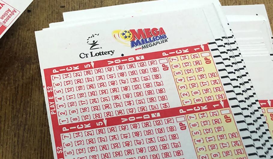 $30 Million lottery winner keeps his windfall a secret to avoid family complacency and laziness 4