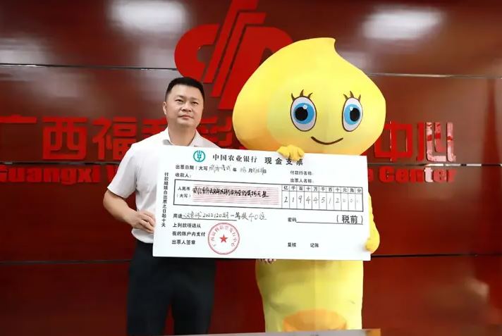 $30 Million lottery winner keeps his windfall a secret to avoid family complacency and laziness 3
