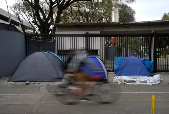 In order to secure the best seating for the idol's performance, Taylor Swift fans have set up camp outside of a stadium. Image Credits: X