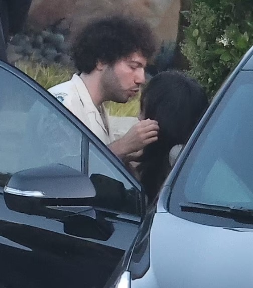 Selena Gomez spots sharing a kiss with boyfriend Benny Blanco during their date 3