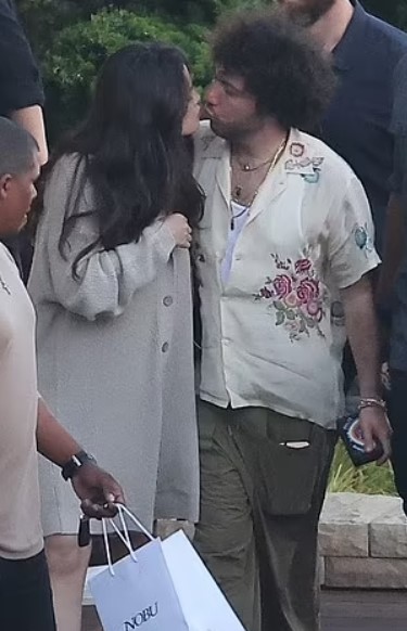 Selena Gomez spots sharing a kiss with boyfriend Benny Blanco during their date 1