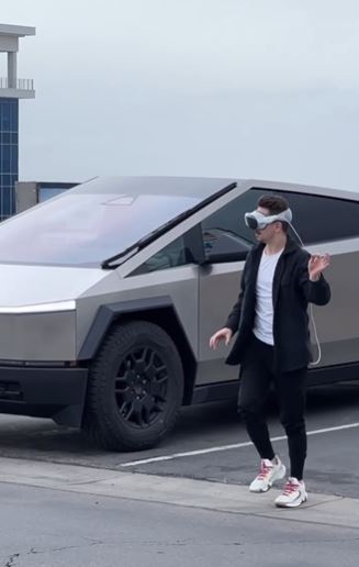 Cybertruck owner goes viral for bizarre exit style with vision pros goggles 5