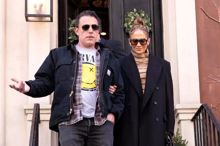 Jennifer Lopez spotted on solo trip without Ben Affleck amid divorce rumors 6