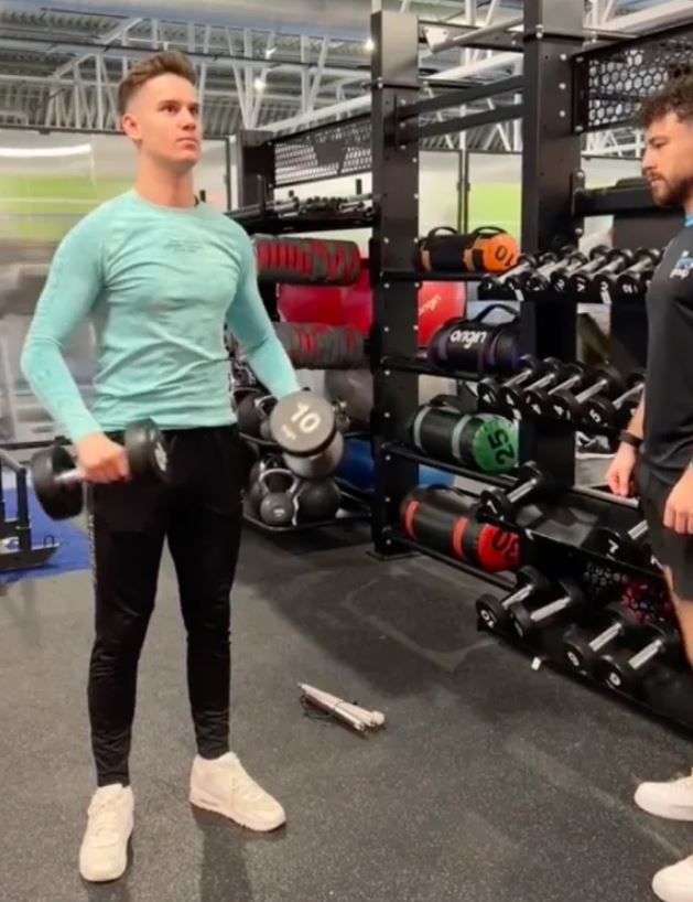 Man gets kicked out of gym for being too strong 6