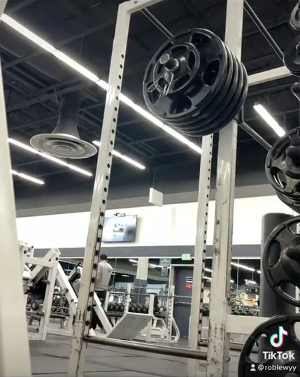 Man gets kicked out of gym for being too strong 1