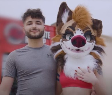  Man loses friends after sharing relationship with a furry 5