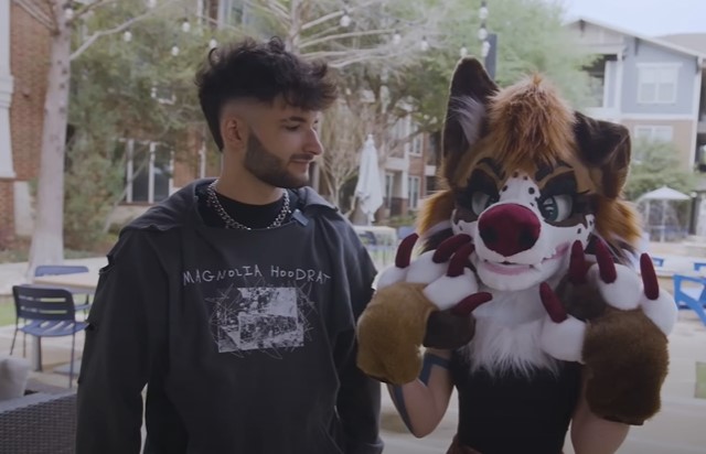  Man loses friends after sharing relationship with a furry 2