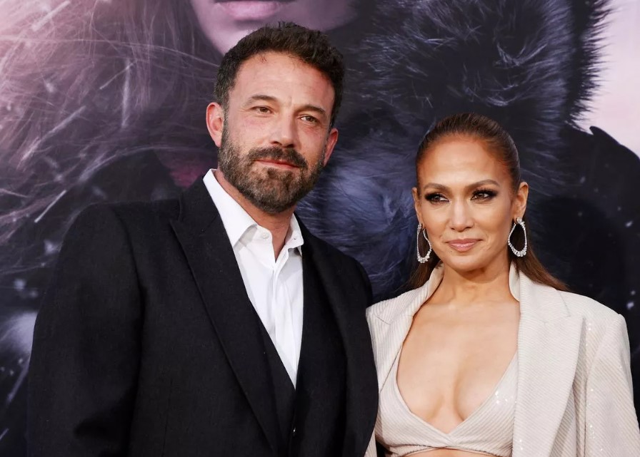 Jennifer Lopez spotted flying economy after cancelling tour amid divorce rumors with Ben Affleck 5