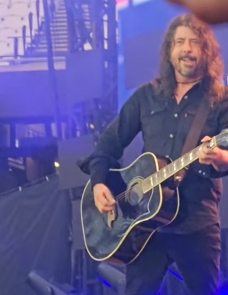 Taylor Swift breaks silence after Dave Grohl accused her of not singing live at concerts 2