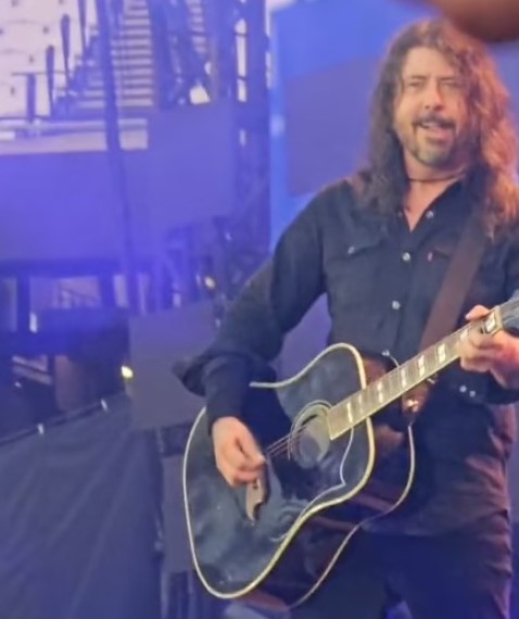 Foo Fighters guitarist Pat Smear spotted at Taylor Swift concert amid Dave Grohl controversy 2