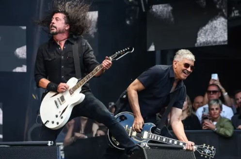 Foo Fighters guitarist Pat Smear spotted at Taylor Swift concert amid Dave Grohl controversy 7