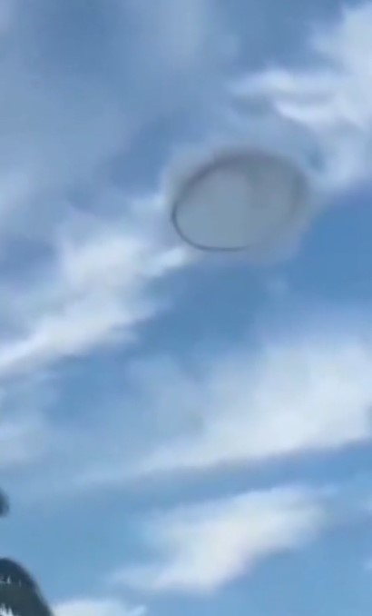 People baffled after spotting mysterious 'ring-shaped UFO' in broad daylight  3