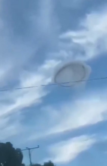 People baffled after spotting mysterious 'ring-shaped UFO' in broad daylight  1