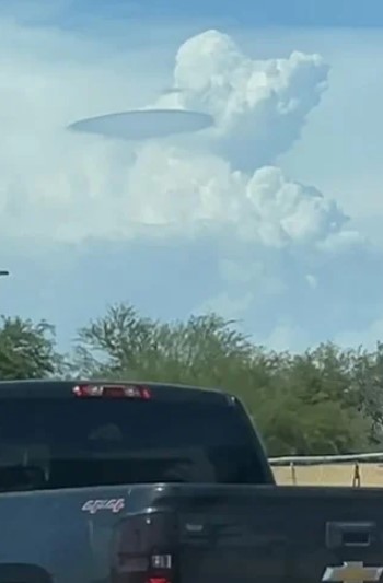 People baffled after spotting mysterious 'ring-shaped UFO' in broad daylight  5