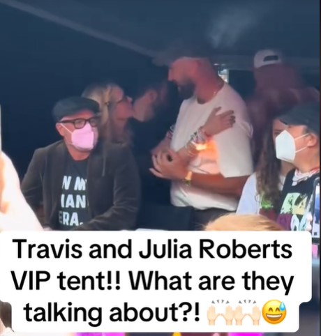 Amateur lip reader reveals what Julia Roberts said to Travis Kelce during Taylor Swift's concert  4