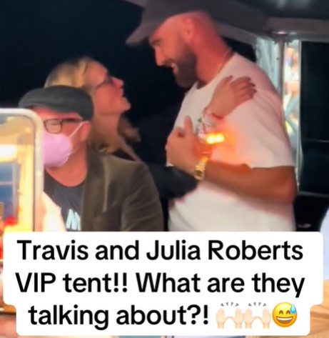 Amateur lip reader reveals what Julia Roberts said to Travis Kelce during Taylor Swift's concert  2