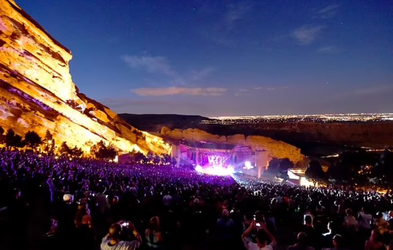 Workers left stunned after spotting UFO at Red Rocks Amphitheater 5