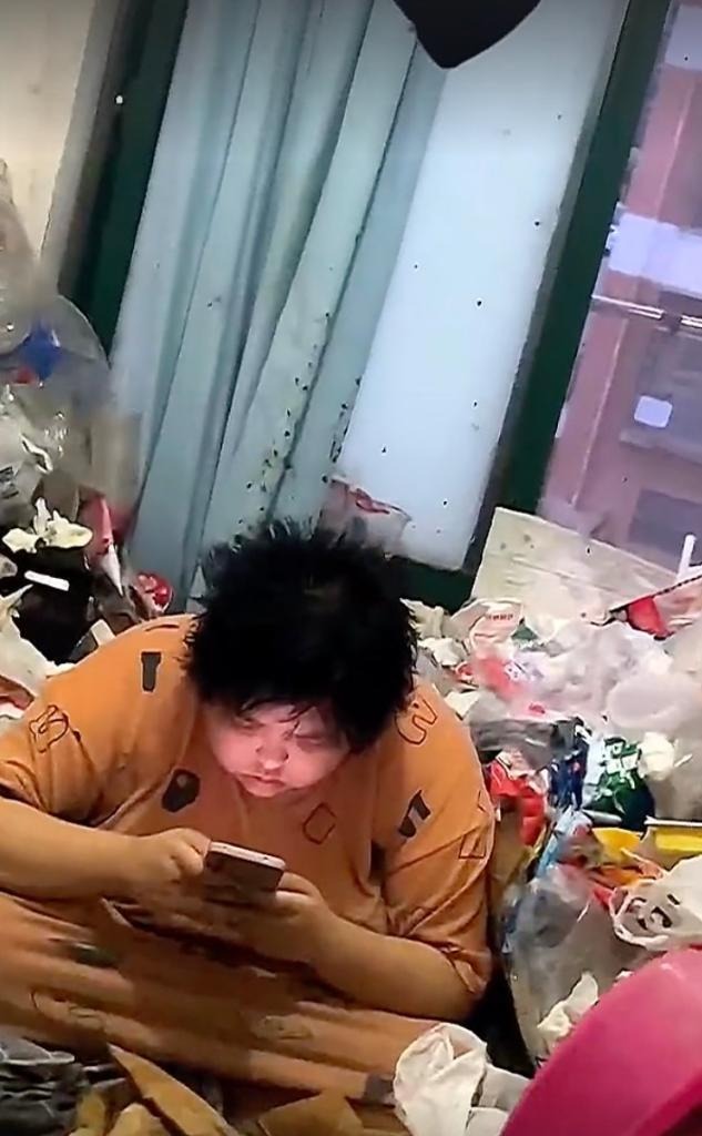Landlord's goosebumps as year-long hoarding turns property into dumping ground 1