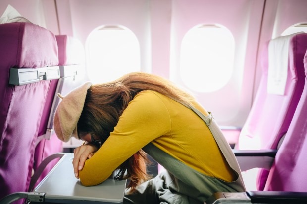 Cabin crew reveals why you can't count on the plane window while asleep 2